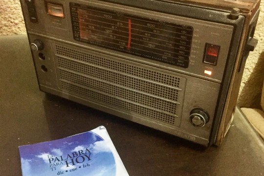 The printed version of the Spanish language devotional with a short wave radio