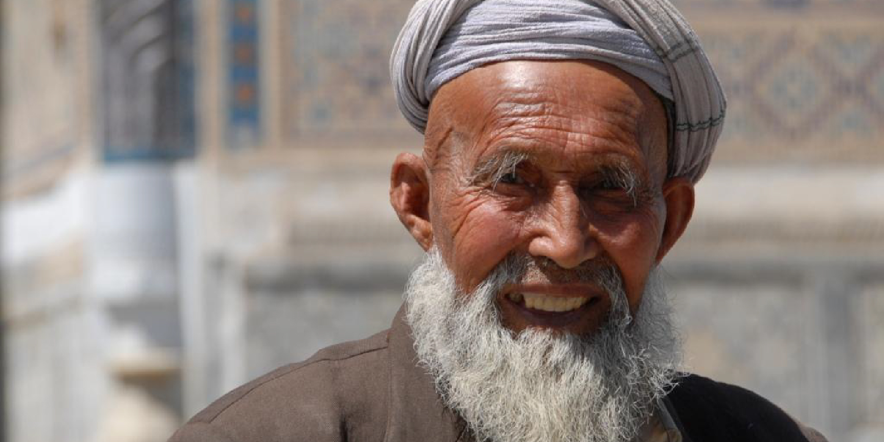 An older Uzbek man with a white beard wearing a turban.